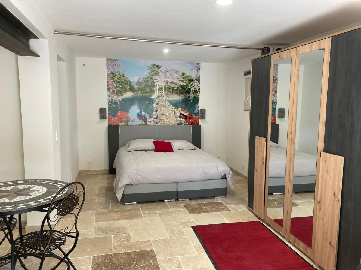 Le Studio D Aurelie Avec Spa Ete En Pleine Campagne Et Proche De Toute Commodite Roquemaure  Exterior photo