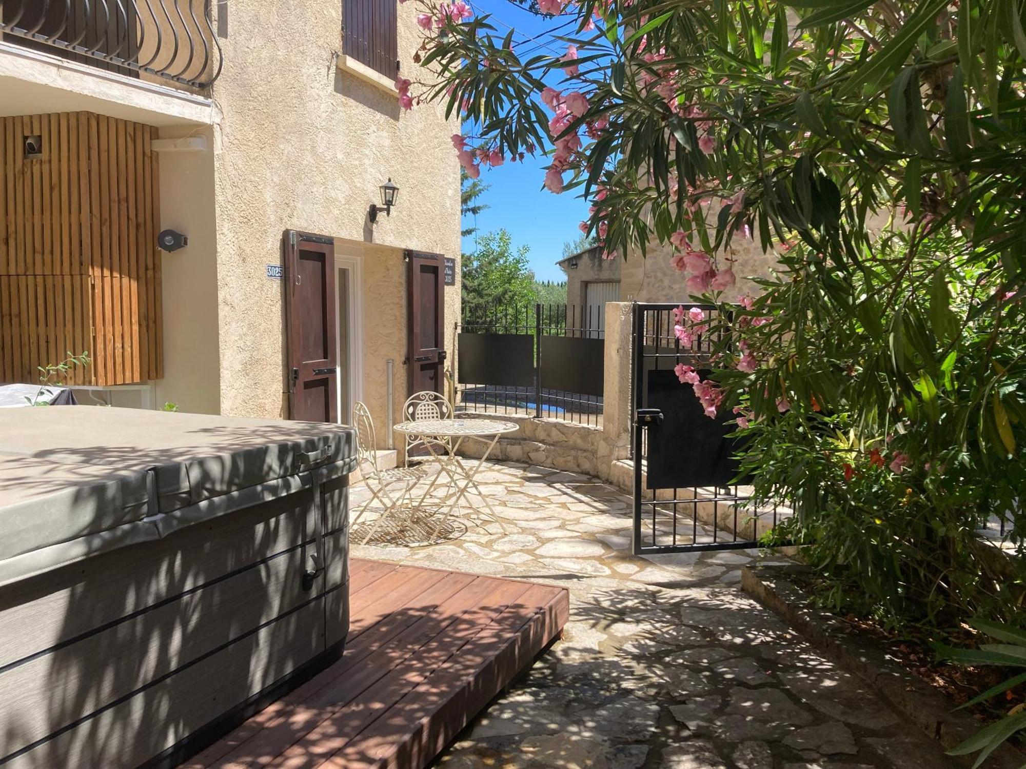 Le Studio D Aurelie Avec Spa Ete En Pleine Campagne Et Proche De Toute Commodite Roquemaure  Exterior photo