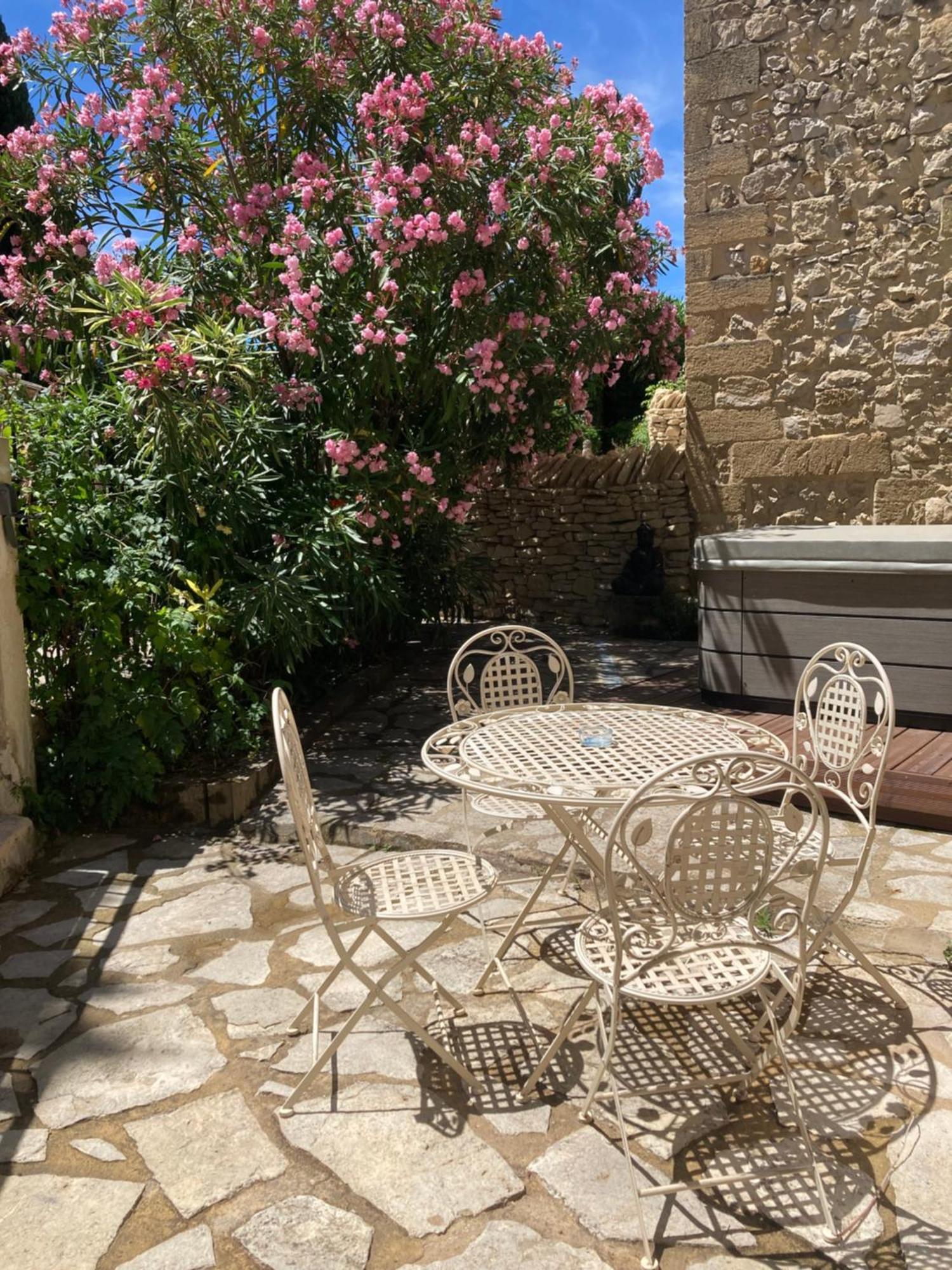 Le Studio D Aurelie Avec Spa Ete En Pleine Campagne Et Proche De Toute Commodite Roquemaure  Exterior photo